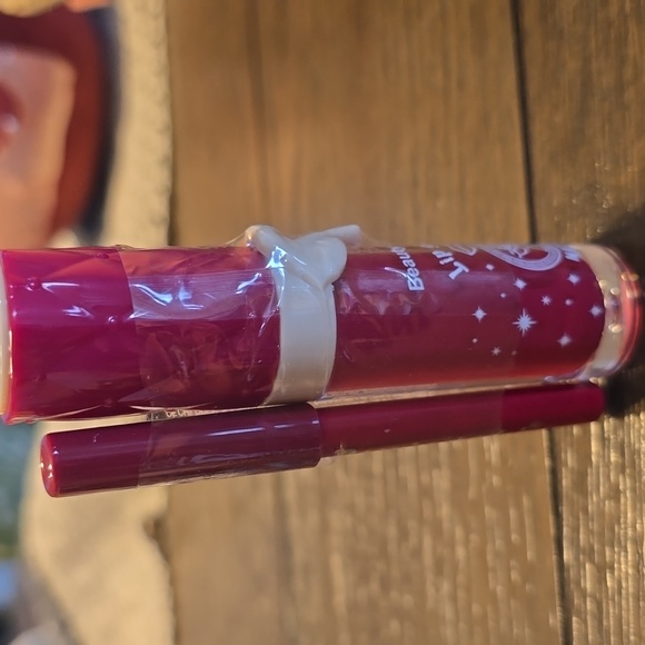 Beauty Model Lip Gloss And Lip Liner - Picture 2 of 2